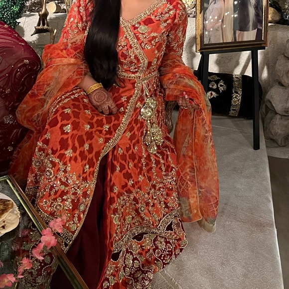 Pakistani wedding lehnga - Picture 2 of 3